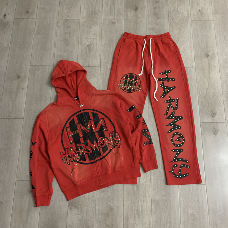 Street Fashion China - ชุดเสื้อฮู้ดและกางเกงแบรนด์แฟชั่นสตรีท HARMONY พร้อมลายปั๊มร้อน ซิปคุณภาพสูง เสื้อคาร์ดิแกนลำลอง ชุดฮาร์โมนี่