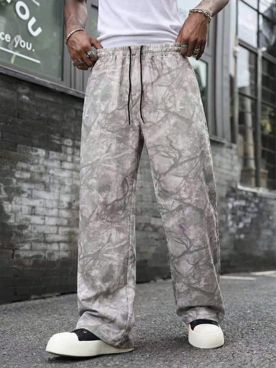 Street Fashion Essentials - MAISONFOX กางเกงกีฬาผู้ชายลายพรางทั่วตัว สไตล์สตรีท Y2K สำหรับทุกฤดูกาล ไอเท็มสำคัญ