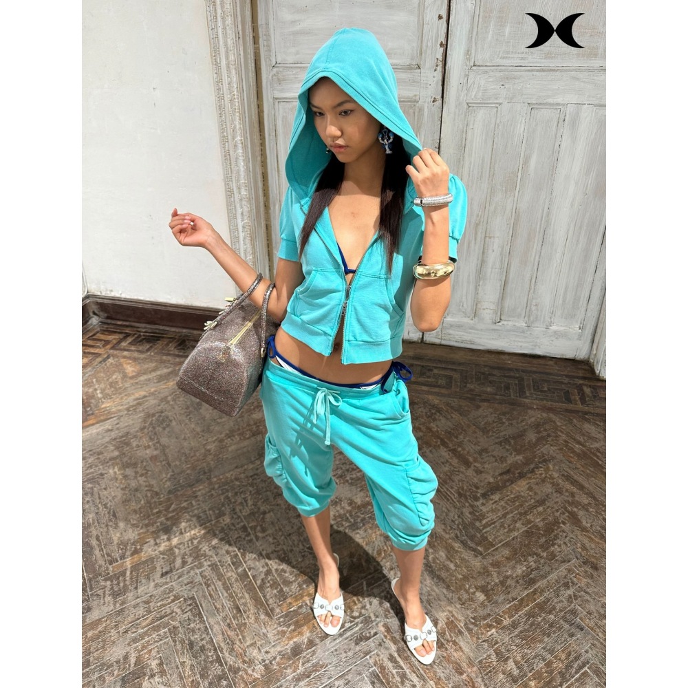 Street Fashion Us - เสื้อฮู้ดซิปแขนสั้นสไตล์สาวสปอร์ตอเมริกัน กางเกงขายาวทรงเจ็ดส่วน ชุดสูทสีพื้น แฟชั่นสไตล์สปอร์ต