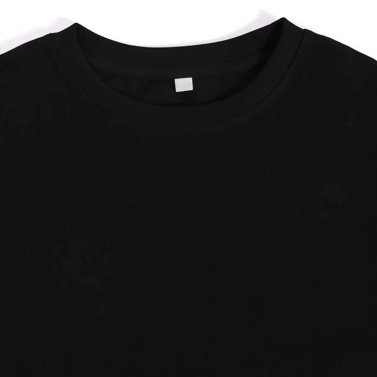 เสื้อยืดกราฟิกตัวอักษร 